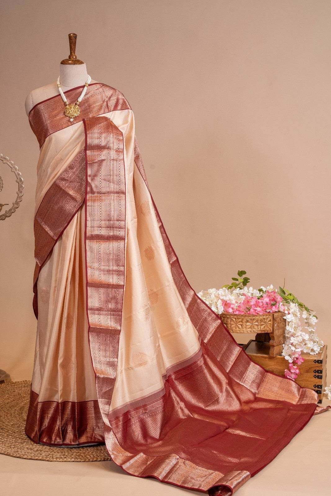 Kanjivaram Silk Zari Buti Contrast Border Saree